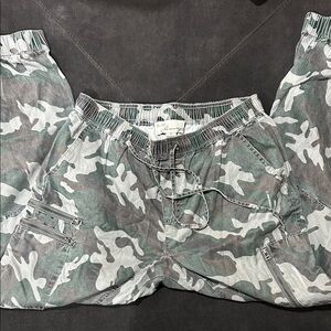 Vintage Havana Green and Gray Camo Line. Pants Joggers Small S